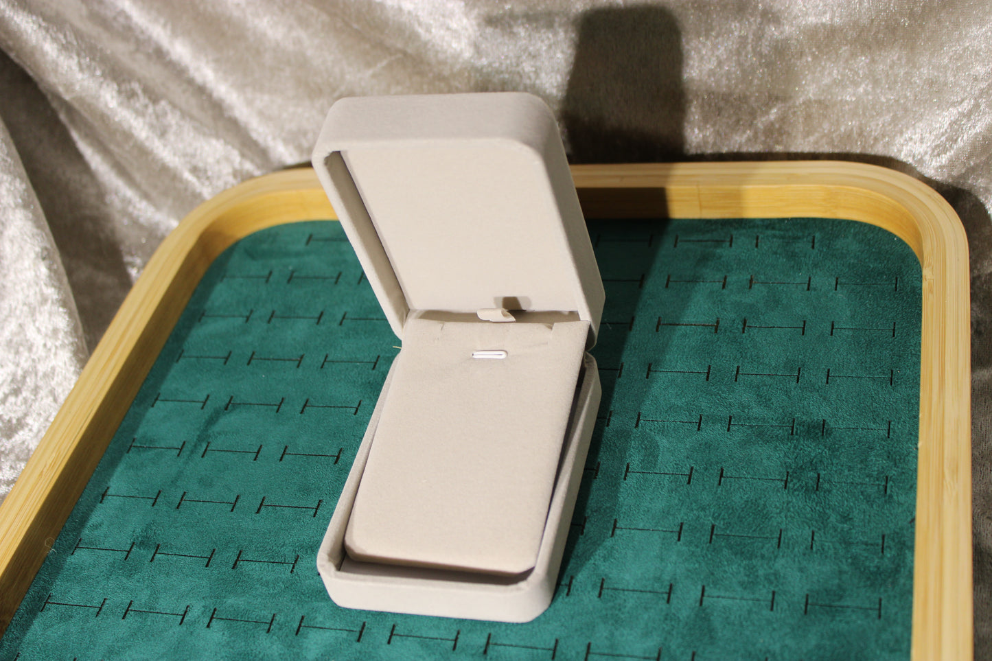 BOX1002-PNDNT Luxury velvet jewelry box for pendant necklaces